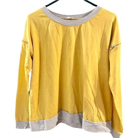 Hem & Thread Pullover Sweater - Picture 2 of 2